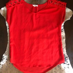 E & M red sleeveless top size small
